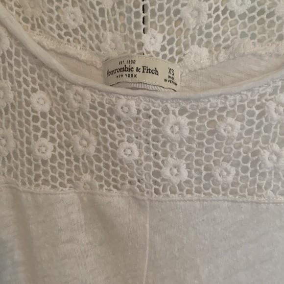 Abercrombie & Fitch Lace Tank Top with Open Lower Back in White XS - Picture 2 of 9